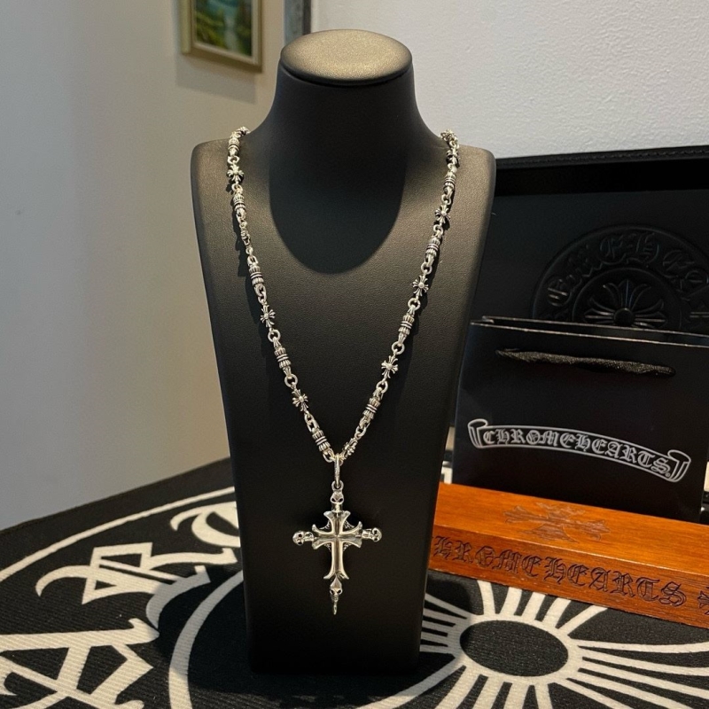 Ch*0me He**ts necklaces